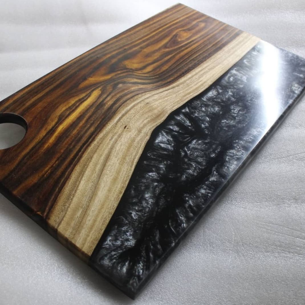 Epoxy wooden chopping board 